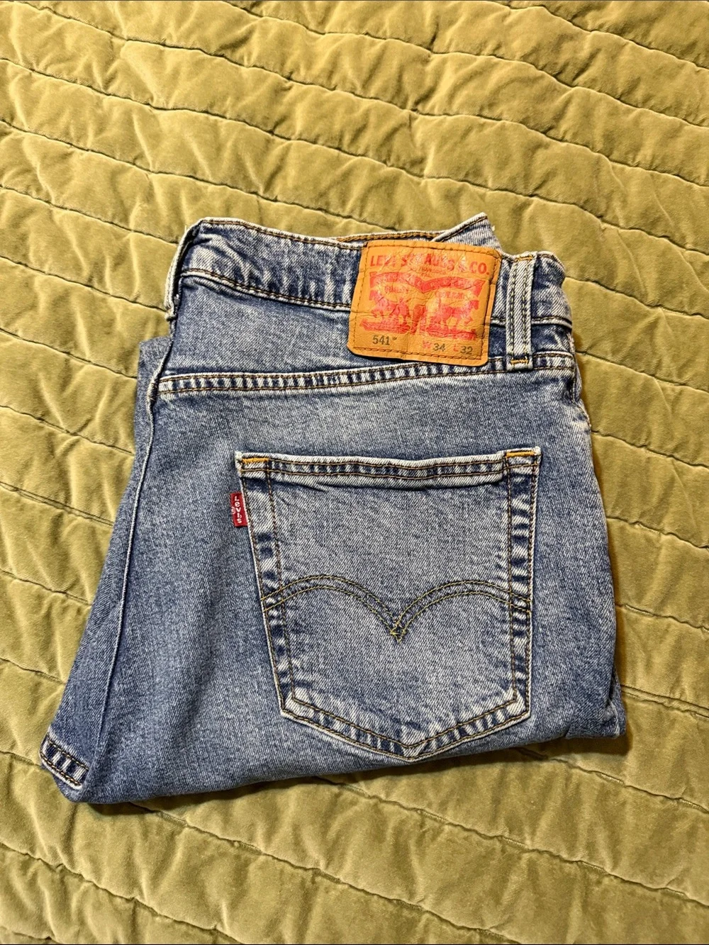 Levi's 541 34x32 Light Blue Relaxed Back Pocket Jeans